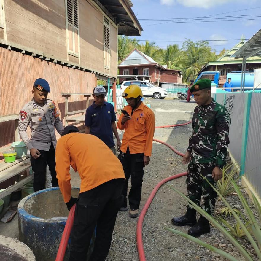 Hadapi Musim Kemarau Pemkab Wajo, Bersama BPBD, TNI, Polri dan Pemdes Mario Distribusikan Air Bersih